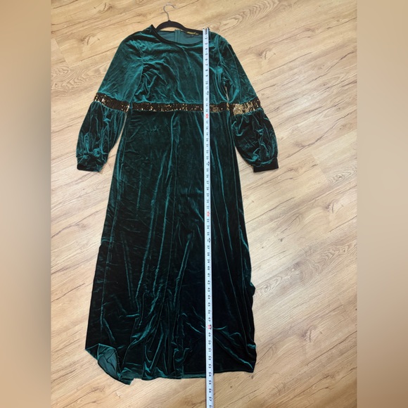 Elegant Green Velvet modest long sleeve Dress with Gold Accents small tear - Picture 5 of 7